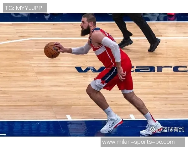 库兹马半场表现出色7投4中贡献11分2篮板2助攻展现强大实力